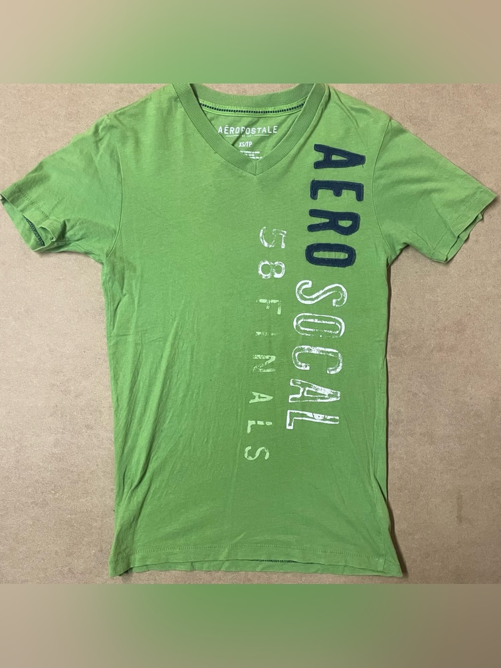 Aeropostale Men's V-Neck Graphic Tee - Green Size XS